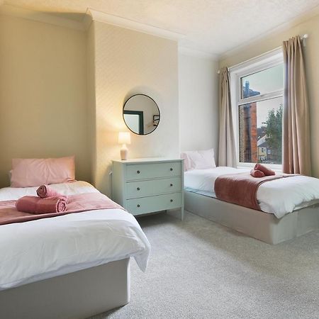 Home From Home 4 Bed - Ideal For Workers & Great For Groups, Free Parking, Spacious, Pet Friendly Netflix Rotherham Esterno foto