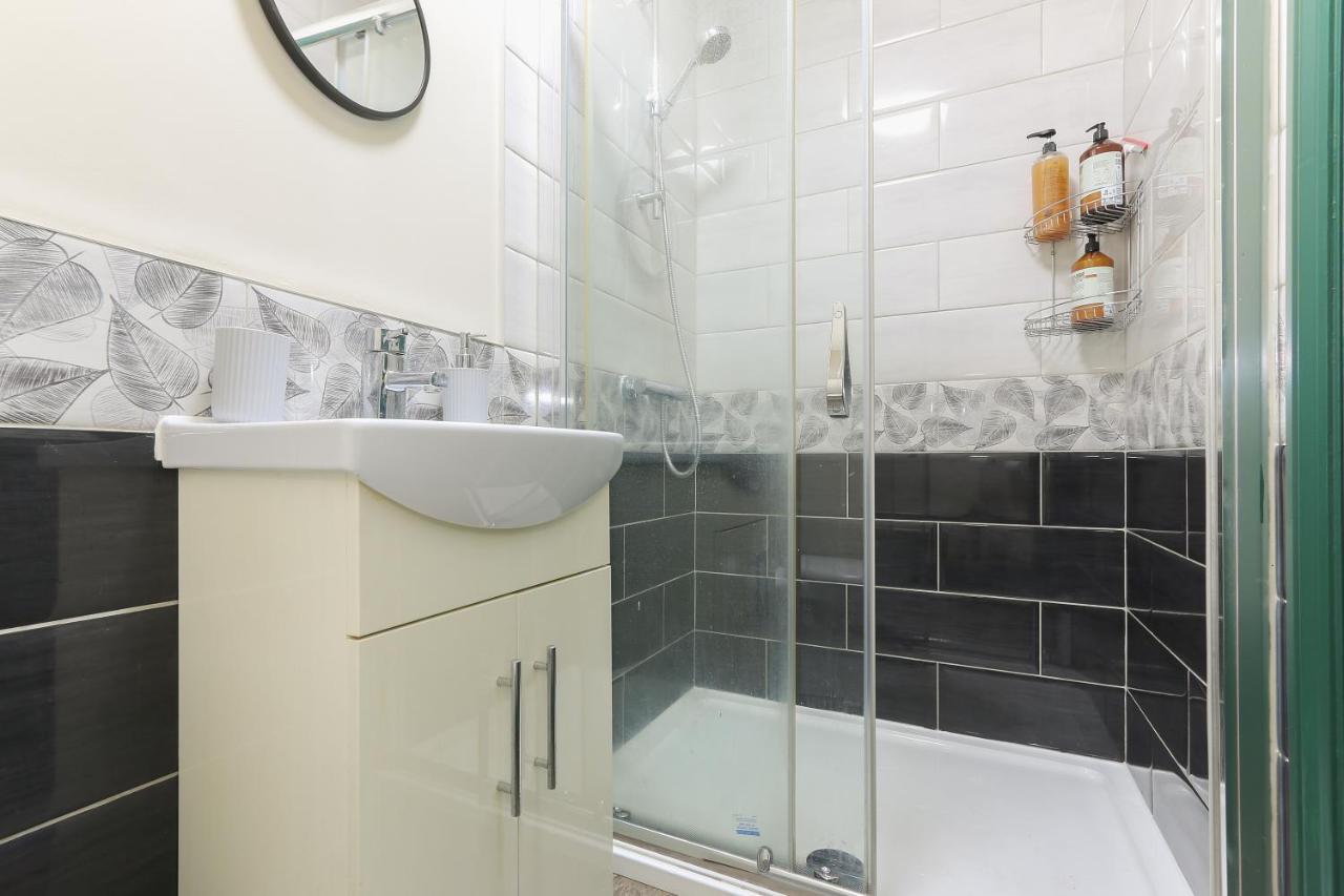 Home From Home 4 Bed - Ideal For Workers & Great For Groups, Free Parking, Spacious, Pet Friendly Netflix Rotherham Esterno foto