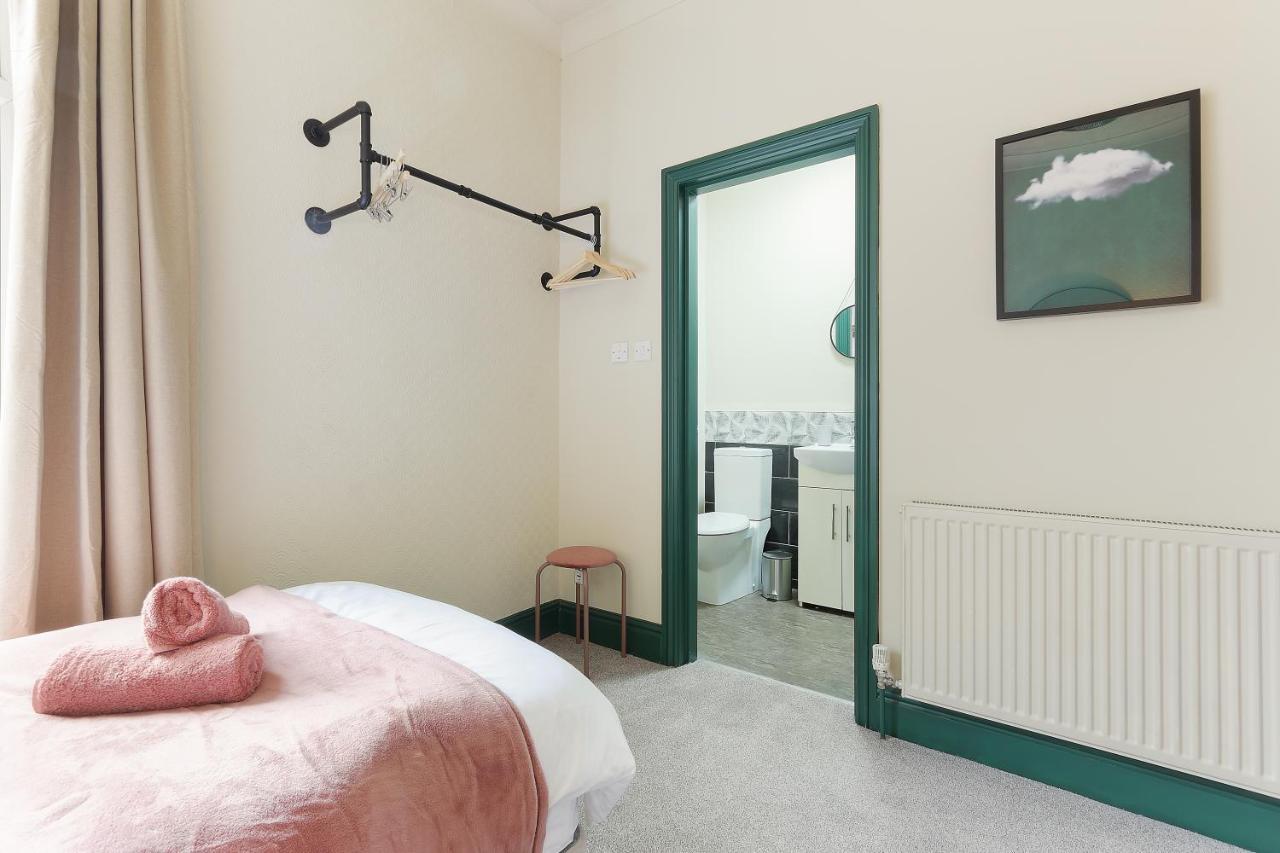 Home From Home 4 Bed - Ideal For Workers & Great For Groups, Free Parking, Spacious, Pet Friendly Netflix Rotherham Esterno foto