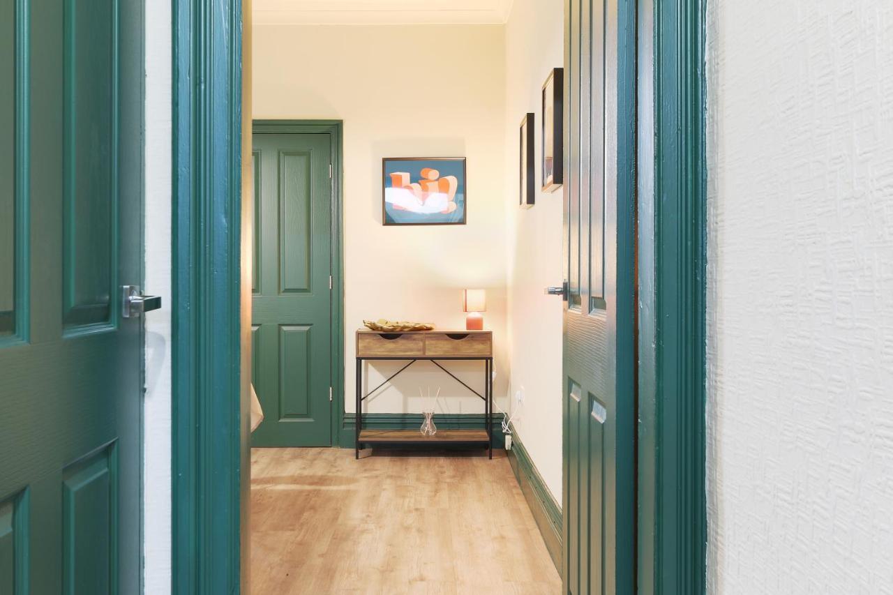 Home From Home 4 Bed - Ideal For Workers & Great For Groups, Free Parking, Spacious, Pet Friendly Netflix Rotherham Esterno foto