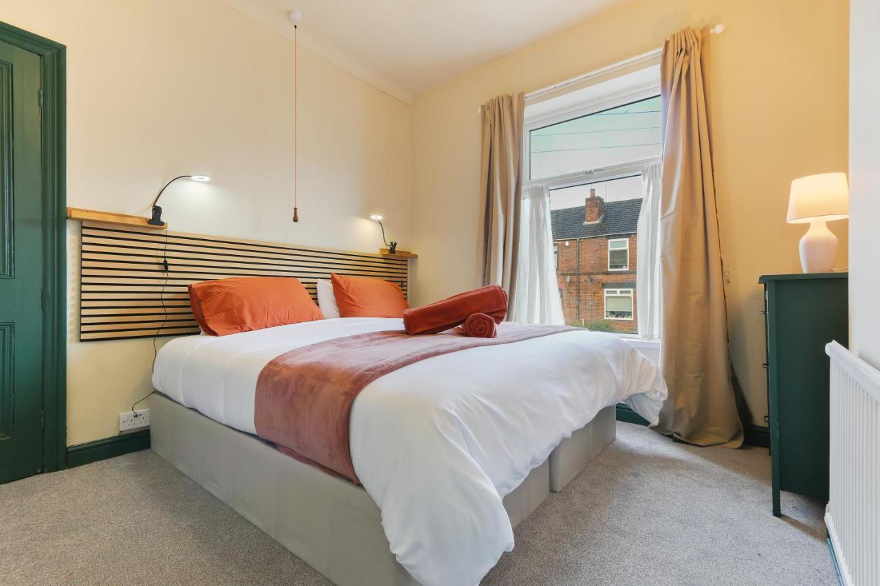 Home From Home 4 Bed - Ideal For Workers & Great For Groups, Free Parking, Spacious, Pet Friendly Netflix Rotherham Esterno foto