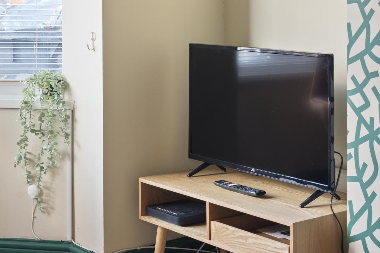 Home From Home 4 Bed - Ideal For Workers & Great For Groups, Free Parking, Spacious, Pet Friendly Netflix Rotherham Esterno foto