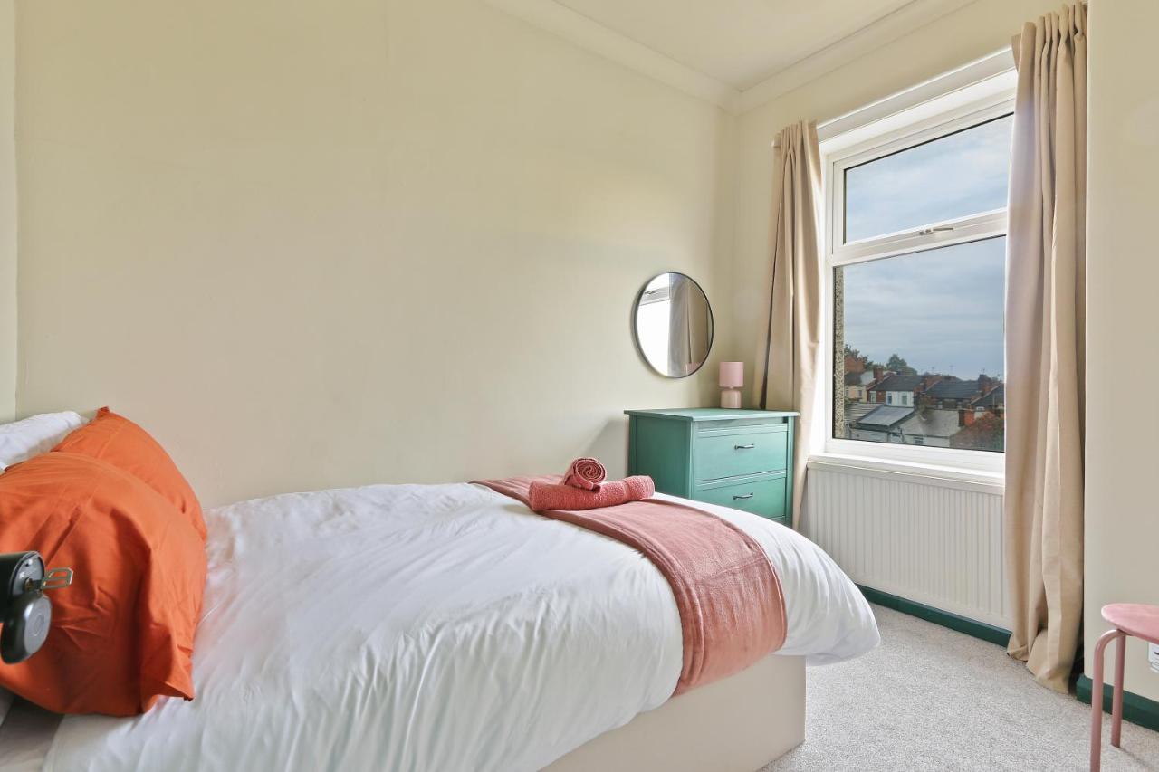 Home From Home 4 Bed - Ideal For Workers & Great For Groups, Free Parking, Spacious, Pet Friendly Netflix Rotherham Esterno foto