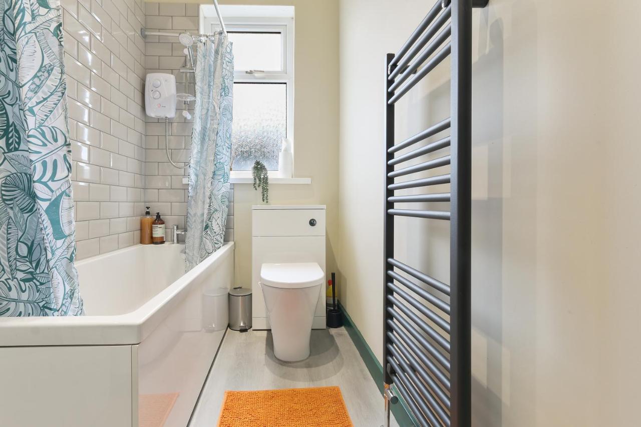 Home From Home 4 Bed - Ideal For Workers & Great For Groups, Free Parking, Spacious, Pet Friendly Netflix Rotherham Esterno foto